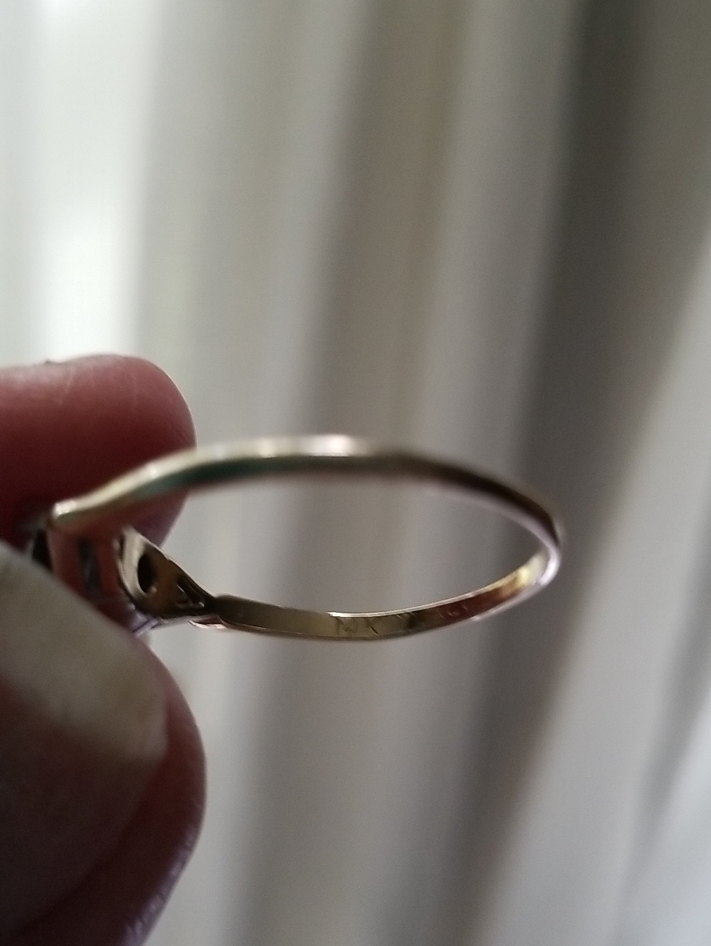 Vintage 14K Gold Ring with Diamonds - Picture 4 of 7